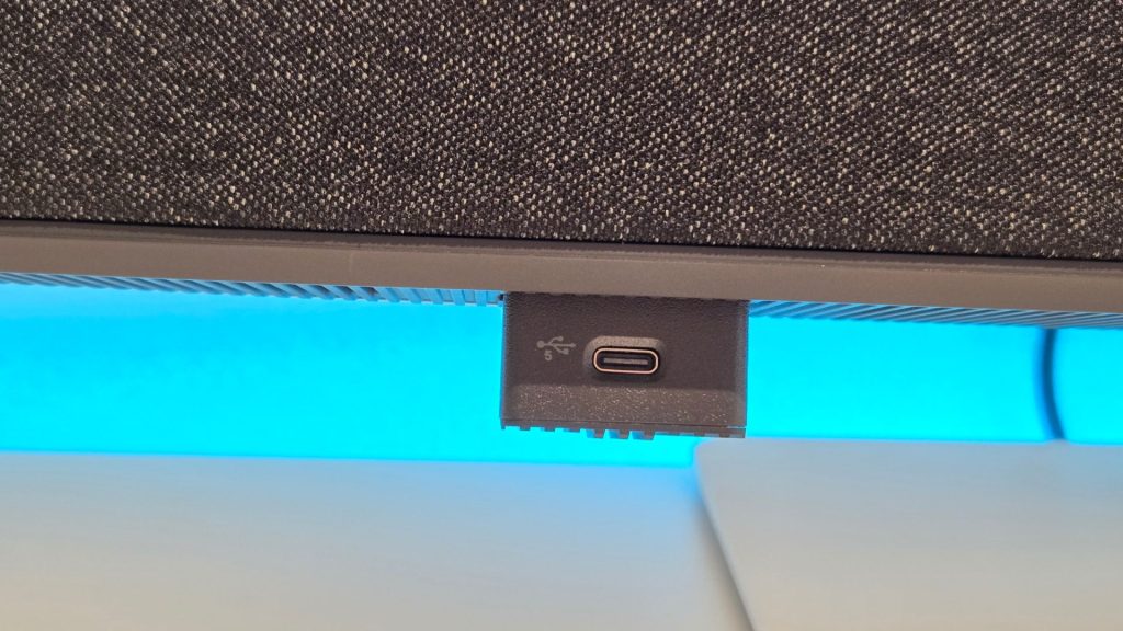 Dell S3225QC 飛び出る USB-C ハブ
